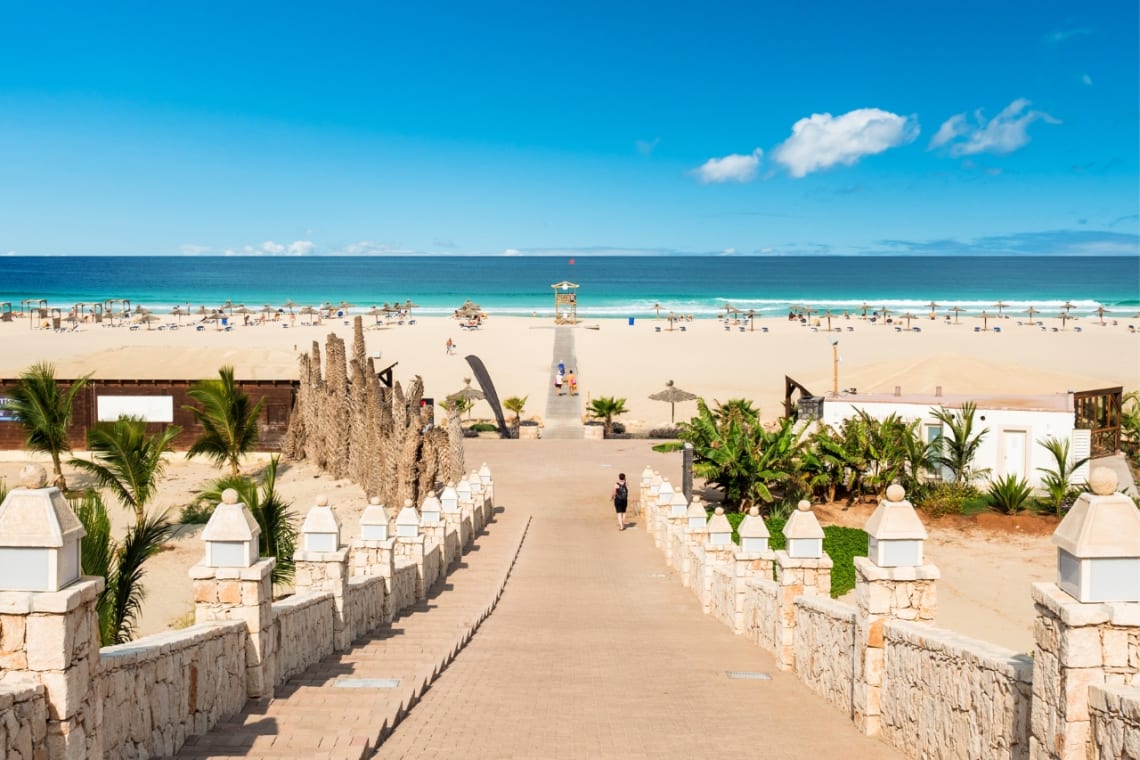 Entrada a playa en Boa Vista, una de las islas de Cabo Verde