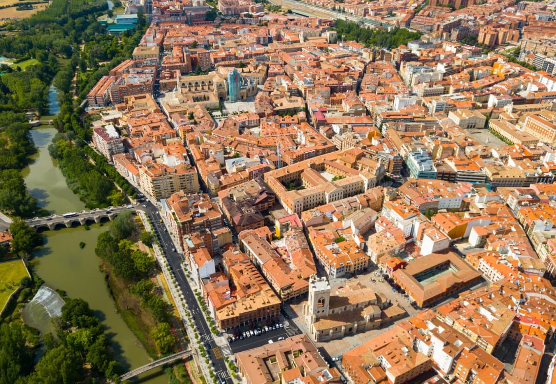 Vista aérea del casco histórico de Palencia, una de las ciudades más baratas de España