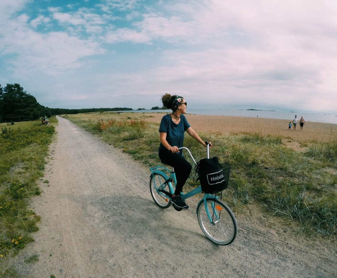 Luísa curtindo o tempo livre andando de bicicleta