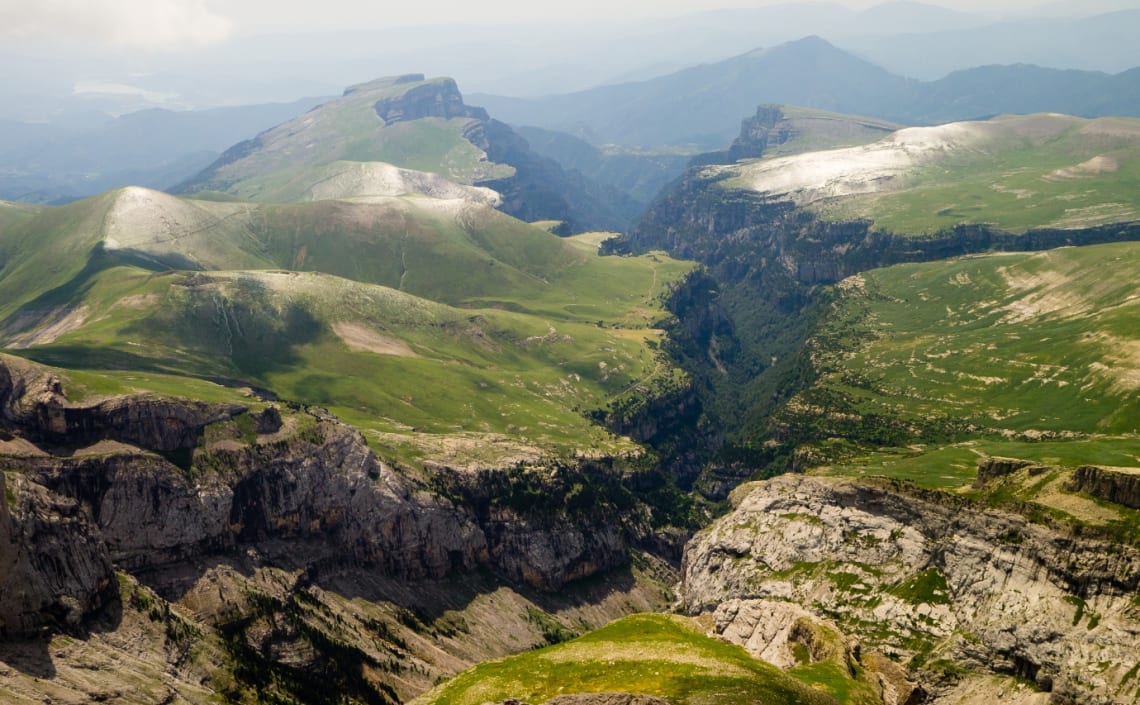 Vista desde lo alto del Cañón del Añisclo, una de las mejores rutas de senderismo en España