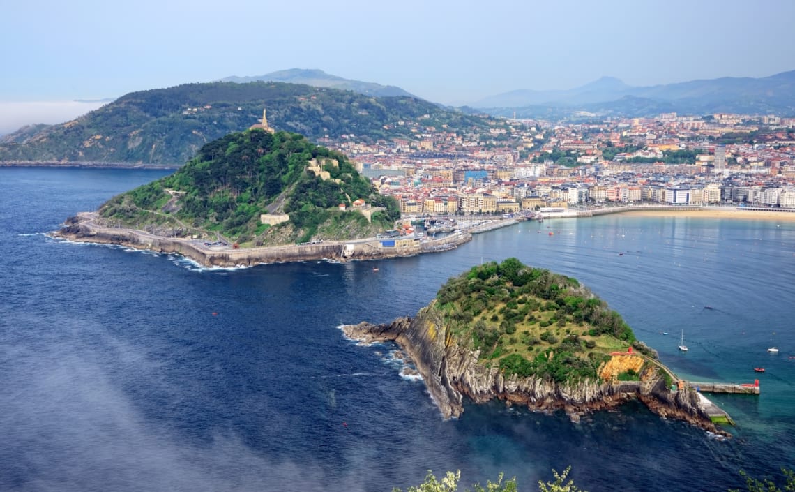 Vista de la costa de San Sebastián, uno de los principales destinos del País Vasco
