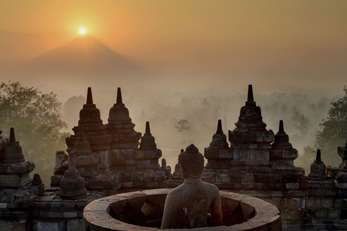 Qué ver en Indonesia: estupas de Borobudur al atardecer