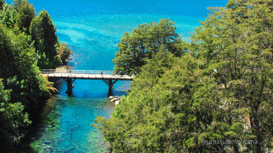 Río turquesa en Villa La Angostura