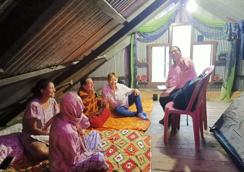 women together at one of worldpackers' volunteer positions for helping elderly