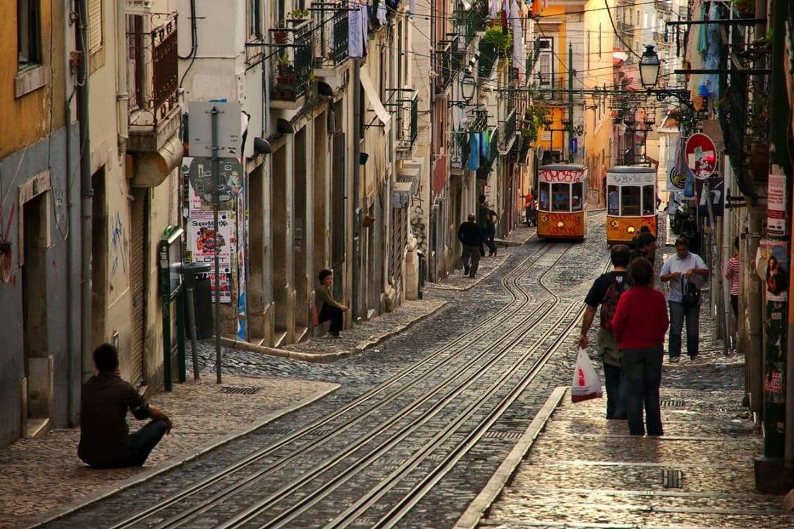 Calle de Lisboa. Portugal es uno de los países más elegidos para irse a vivir