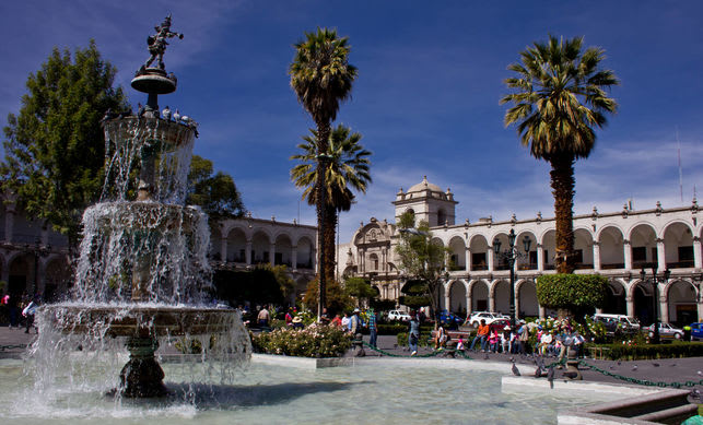 Todas las cosas que hacer en Arequipa y sus alrededores - Worldpackers - Plaza de Armas de Arequipa en Perú 