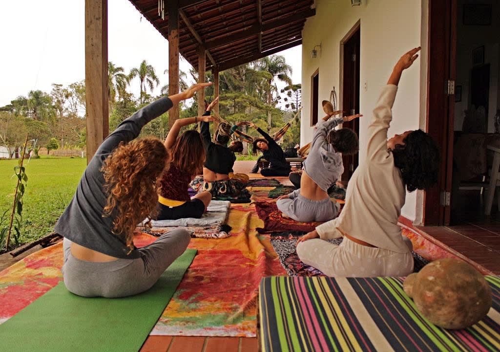 Mujeres en una clase de yoga