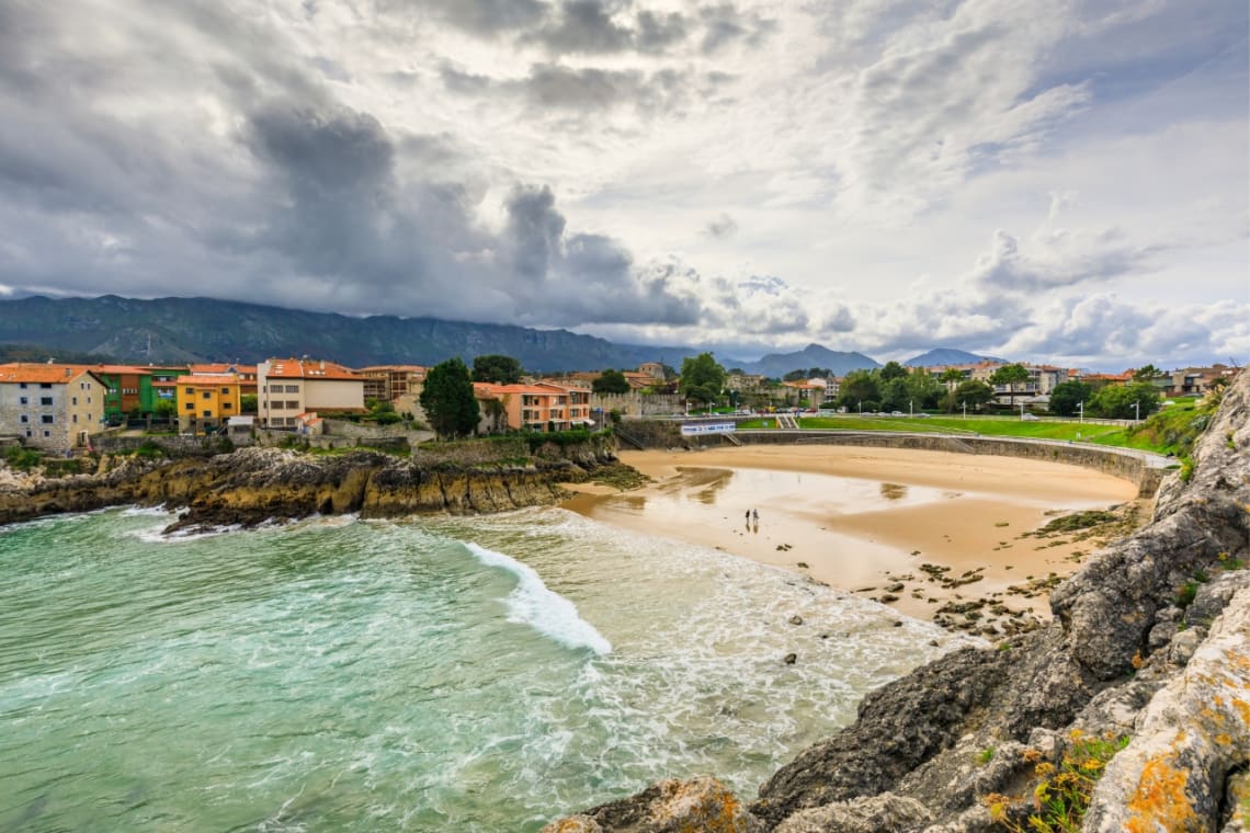 Playa de Llanes, uno de los mejores lugares que ver en Asturias