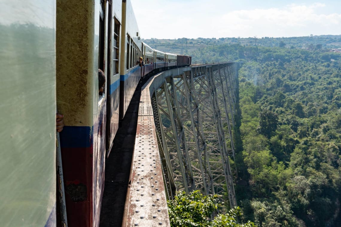 Viajar a Myanmar, un país recién abierto al turismo - viaducto de goteik - Worldpackers