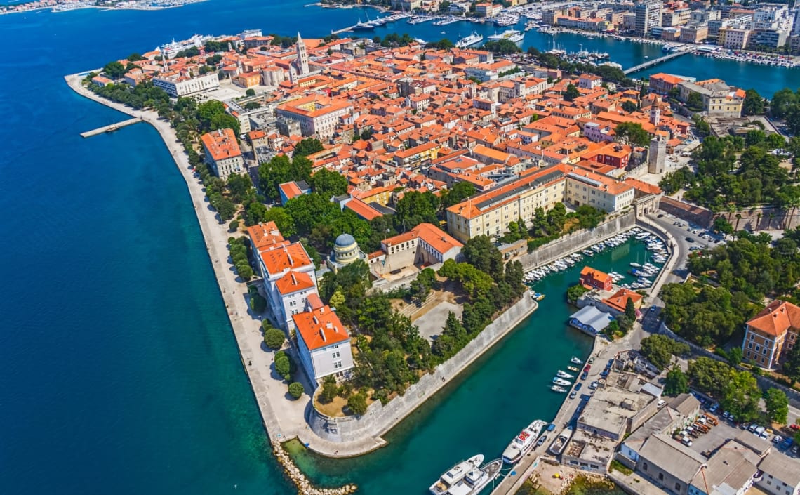 Vista aérea de casco antiguo de Zadar