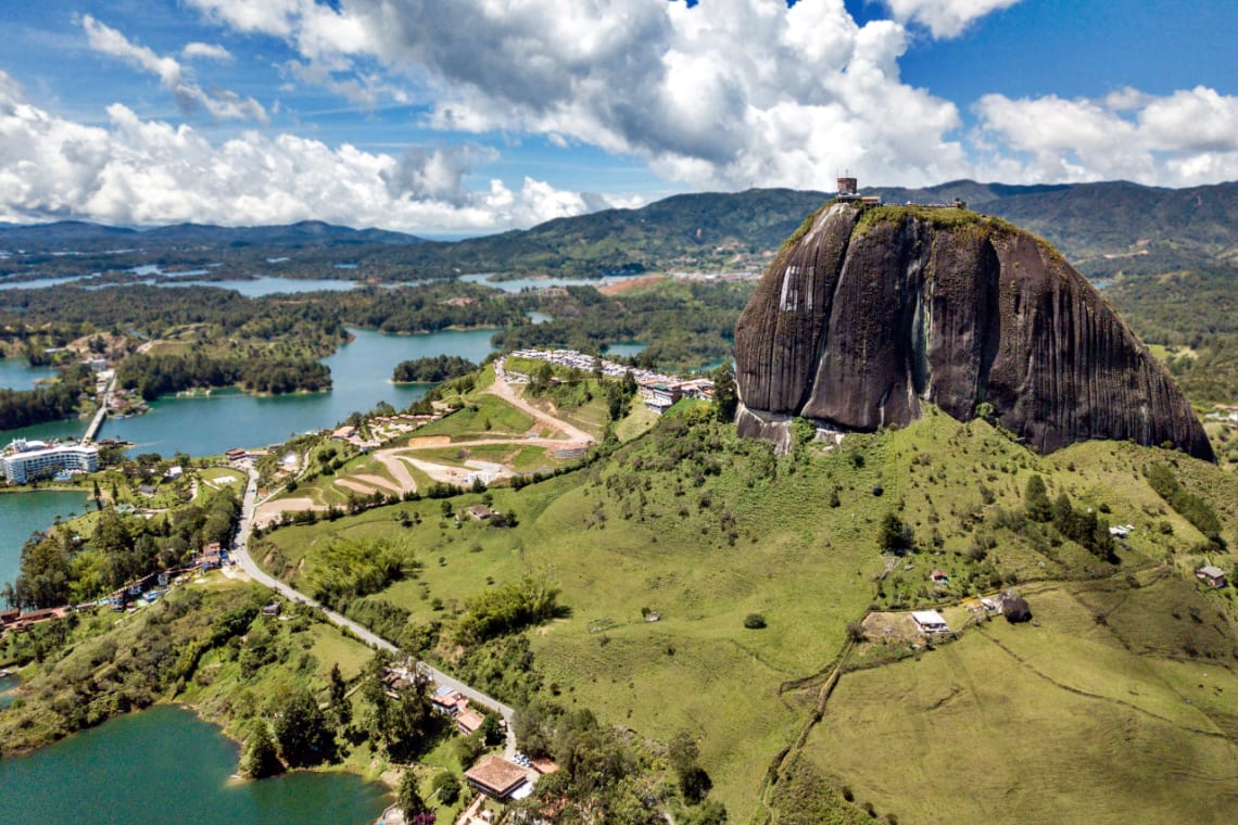 Qué hacer en Guatapé, Colombia el "pueblo de los zócalos"
