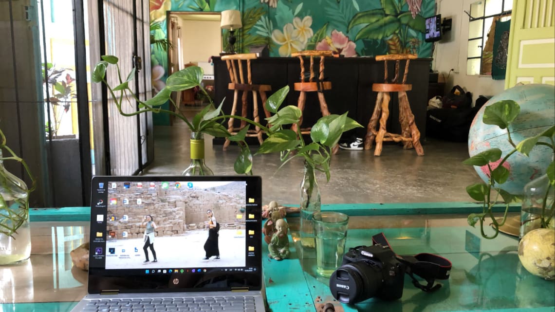 Recepción del Hostel Don Cenobio, lugar para ahcer un voluntariado en Flores, Guatemala