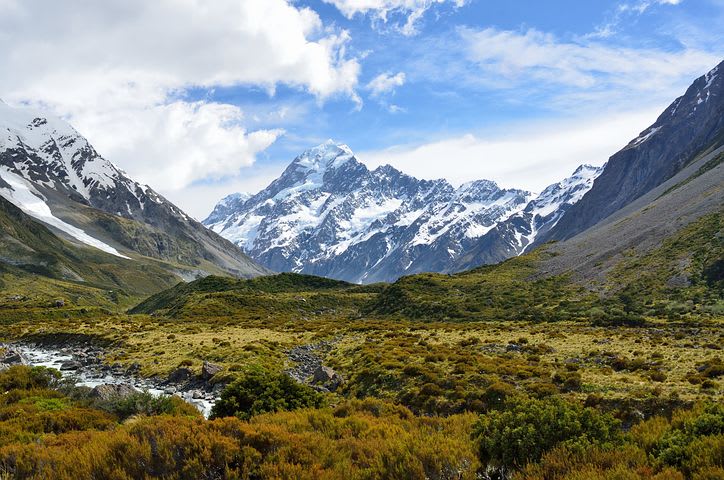 Viajar haciendo voluntariados me ayudó en mi profesión: mi experiencia en Nueva Zelanda - Worldpackers - montañas con picos nevados en Nueva Zelanda