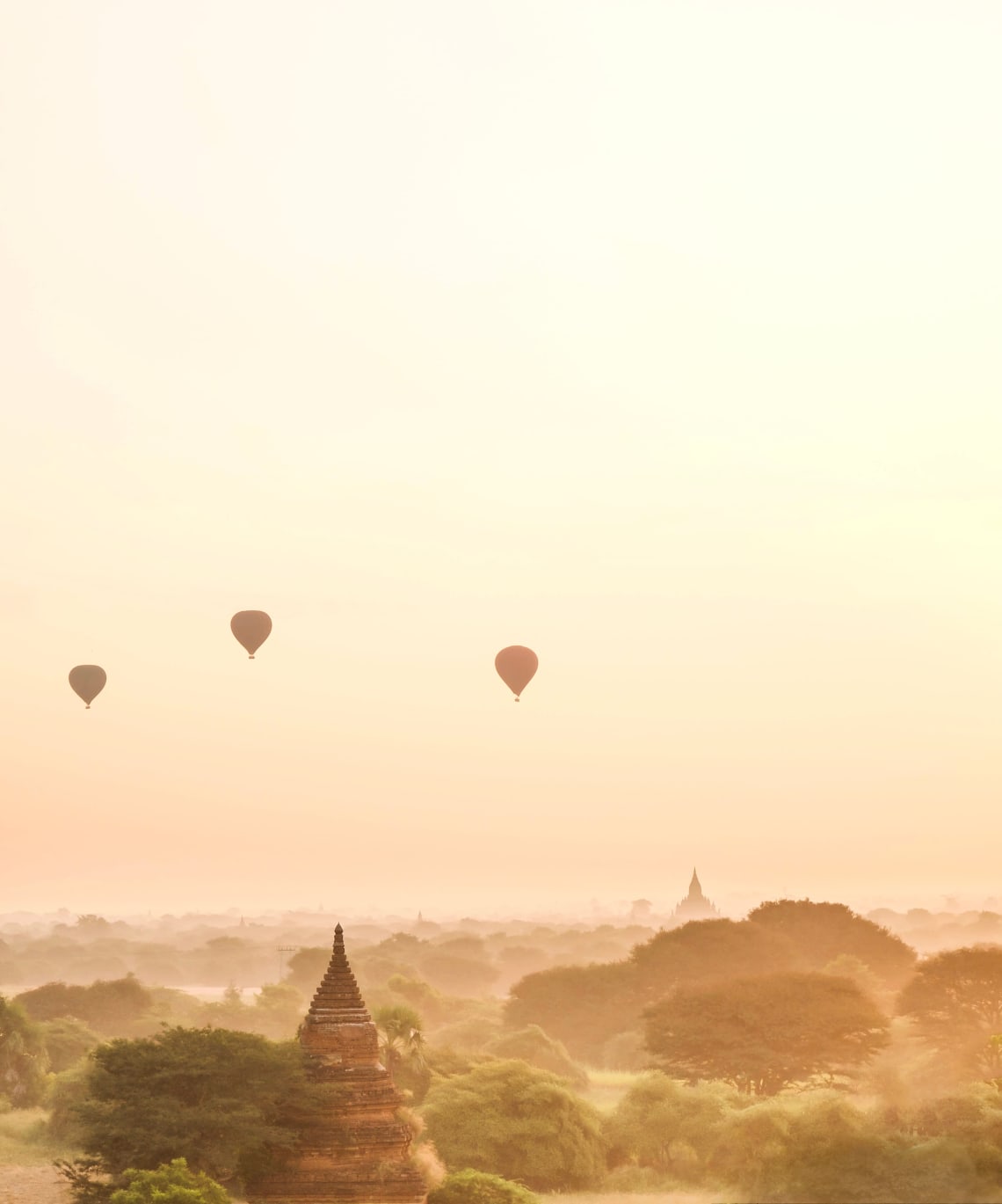 Backpacking Myanmar itinerary: balloon flight over Bagan