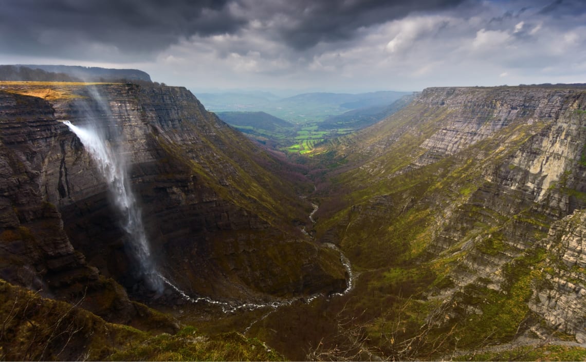 Vista del Salto del Nervión, uno de los mejores lugares que ver en el País Vasco