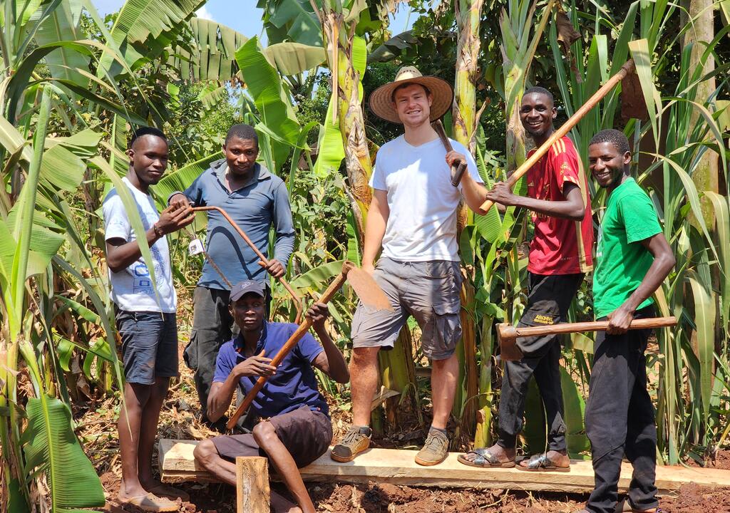 volunteer abroad programs 