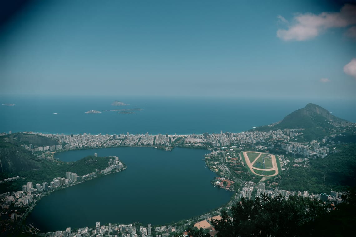 Todo lo que debes saber para viajar barato en Brasil - worldpackers - vista de rio de janeiro 