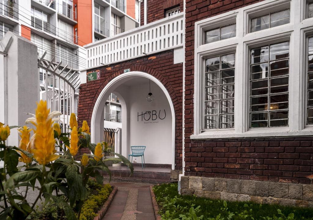 Work as a bartender at Hobu Hostel, Bogota, Colombia