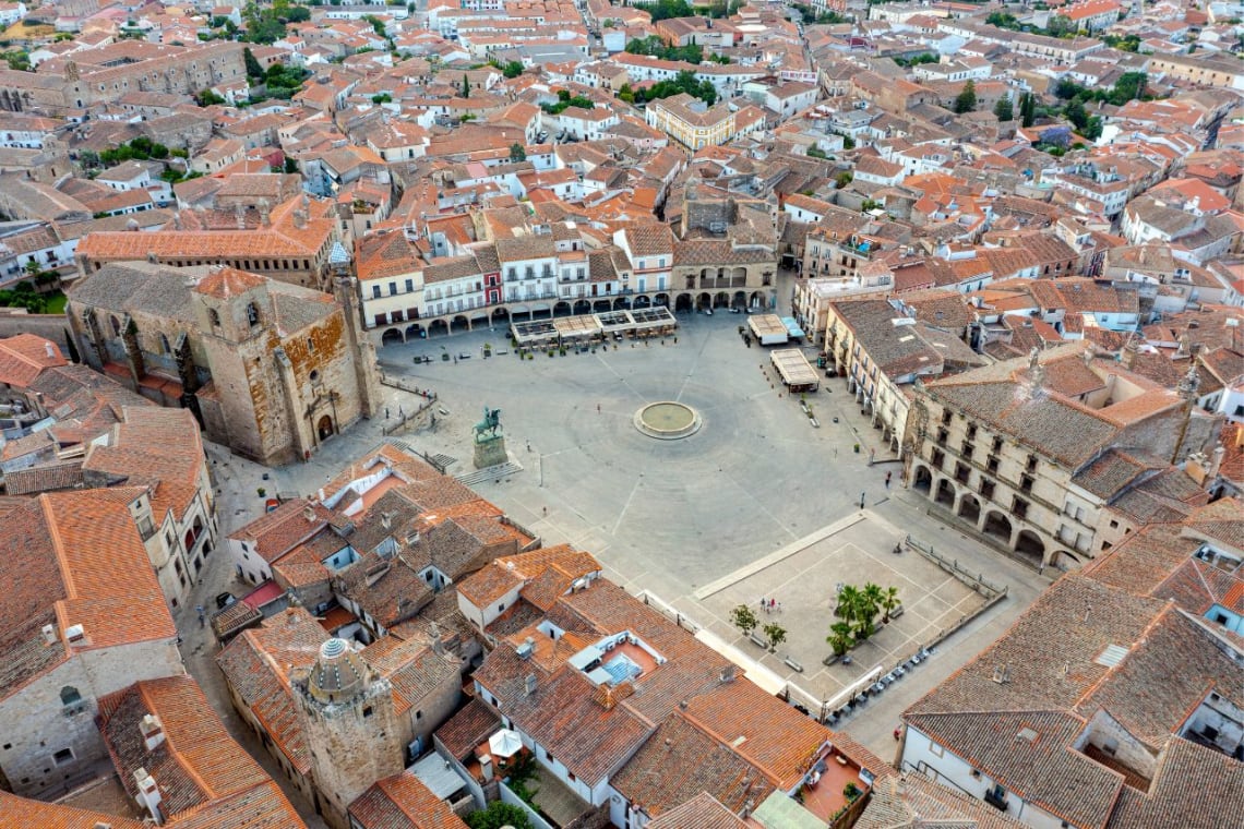 Qué ver en Extremadura: vista aérea de la plaza mayor de Trujillo