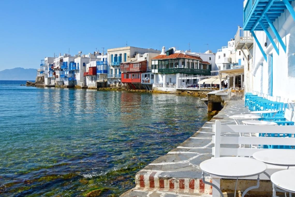 Vista a casas de Little Venice desde la terraza de un bar 