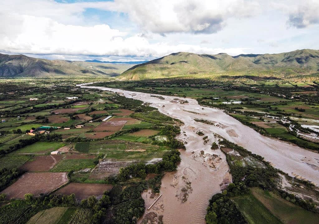 Vista desde lo alto del río Mizque y el valle