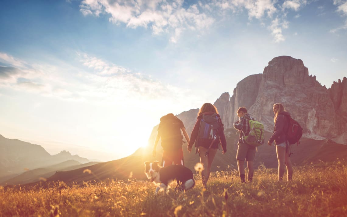 Viajar sola, es encontrar a alguien - Worldpackers- viajeros en la montaña