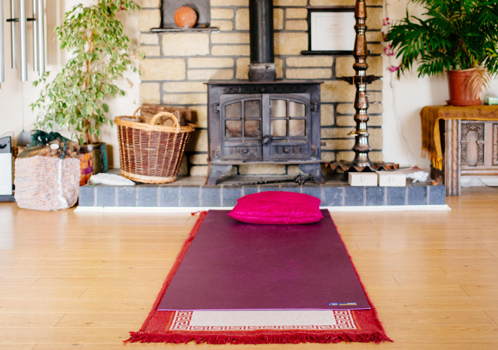 get a free stay at a yoga retreat in the UK