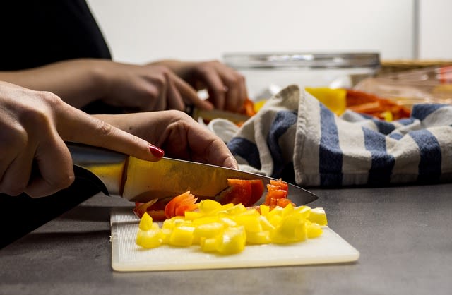 Cozinhar em casa te ajuda a fazer uma viagem com menos consumo