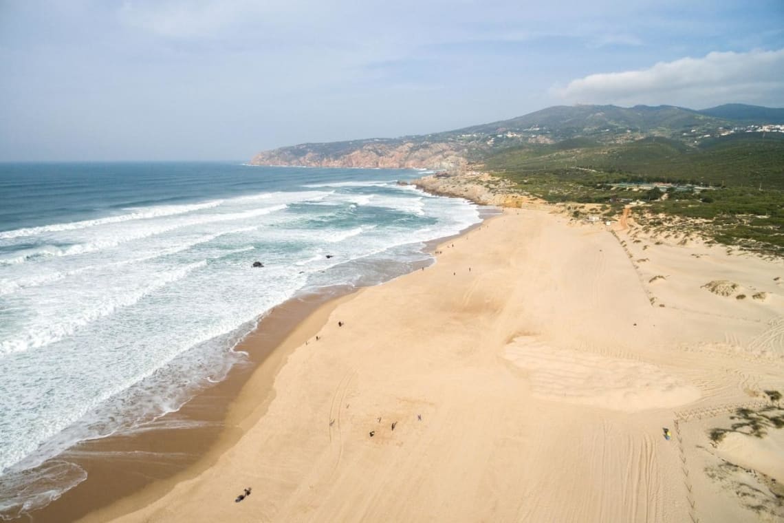 Vista aérea de la playa Guincho, afueras de Lisboa