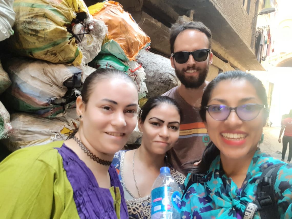 amigos en la ciudad de la basura