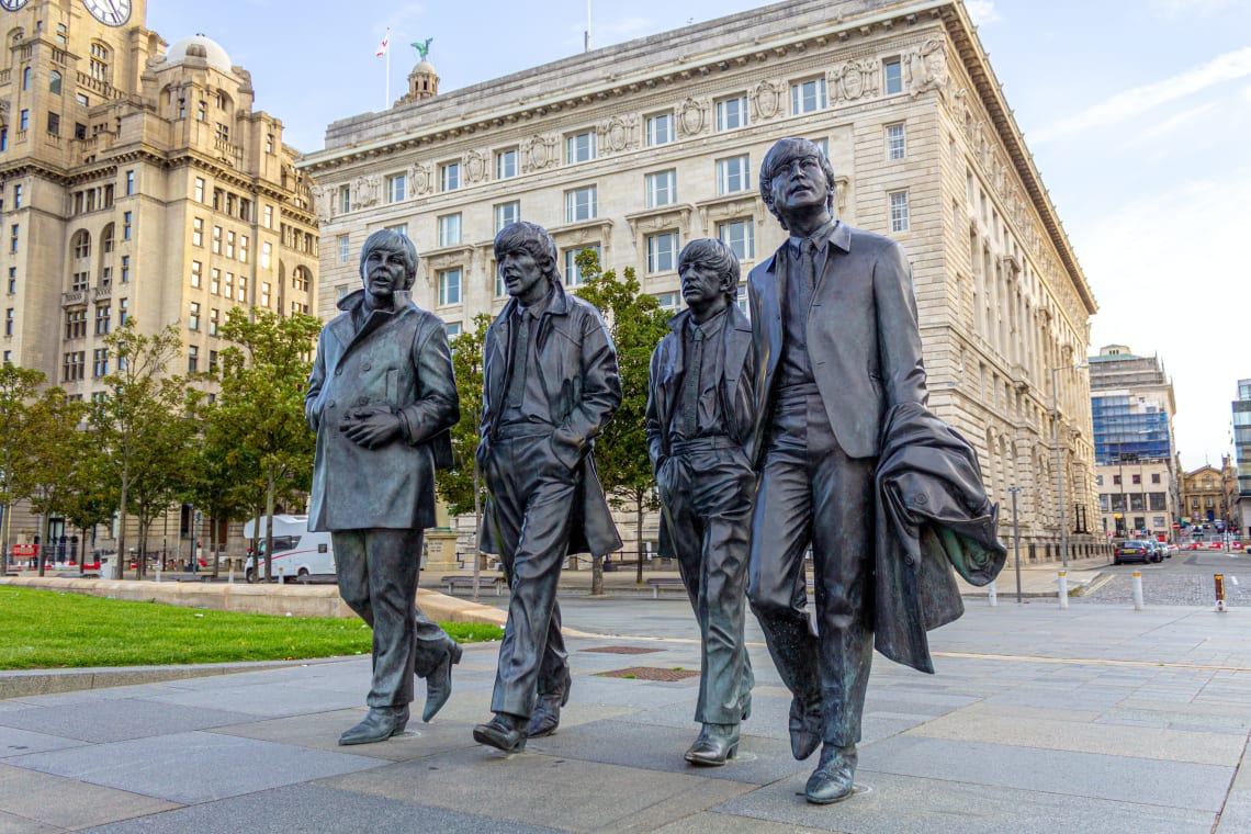 estátua dos Beatles em Liverpool, na Inglaterra, um dos países mais procurados para intercâmbio