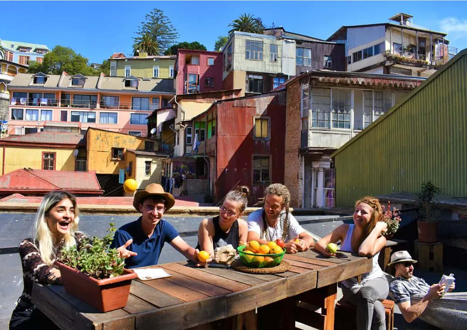 Grupo de jóvenes en Valparaíso, Patrimonio de la Humanidad en Chile