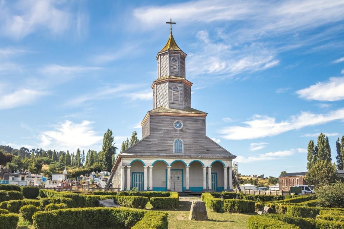 Iglesia de madera en Chiloé, uno de los Patrimonios de la Humanidad en Chile
