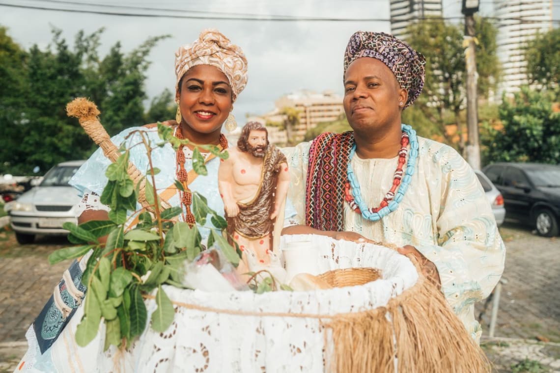 Cultura de Brasil: Hombre y mujer profesando religión candomblé