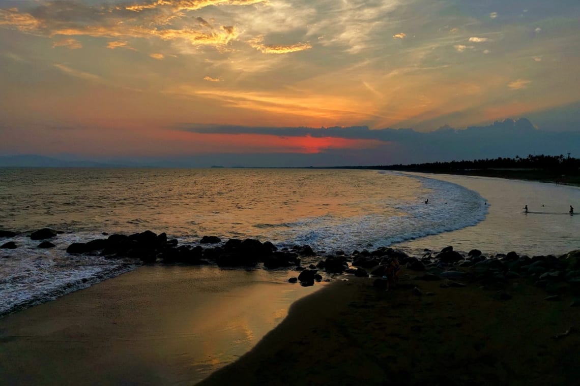 Playa de Puntarenas, Costa Rica al atardecer