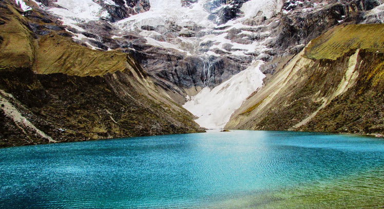 Ruta mochilera para visitar Perú: qué hacer y recomendaciones - Worldpackers - laguna Humantay en Perú