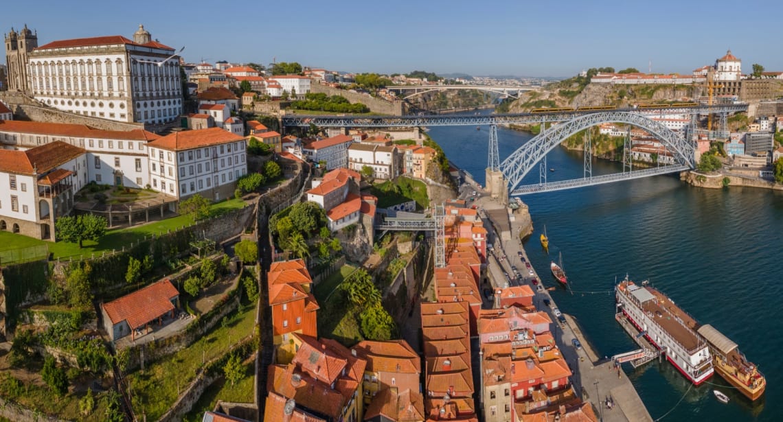 Vila Nova de Gaia a orillas del Duero, una de las mejores cosas que hacer en Oporto