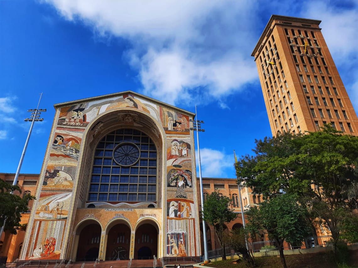 Fachada da  Catedral Basílica Santuário Nacional de Nossa Senhora Aparecida