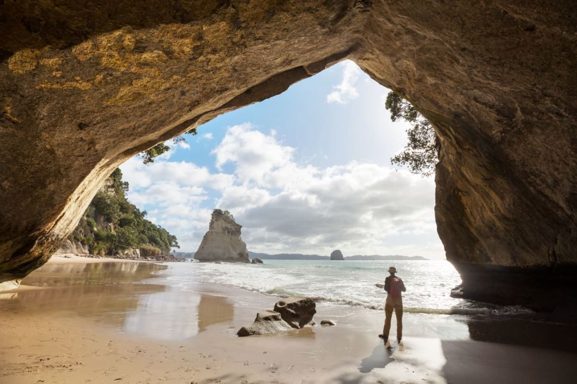 Viajero dentro de Cathedral Cove