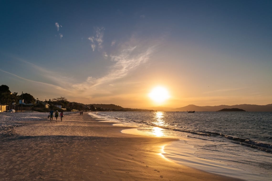 Playa Cachoeira do Bom Jesus al atardecer