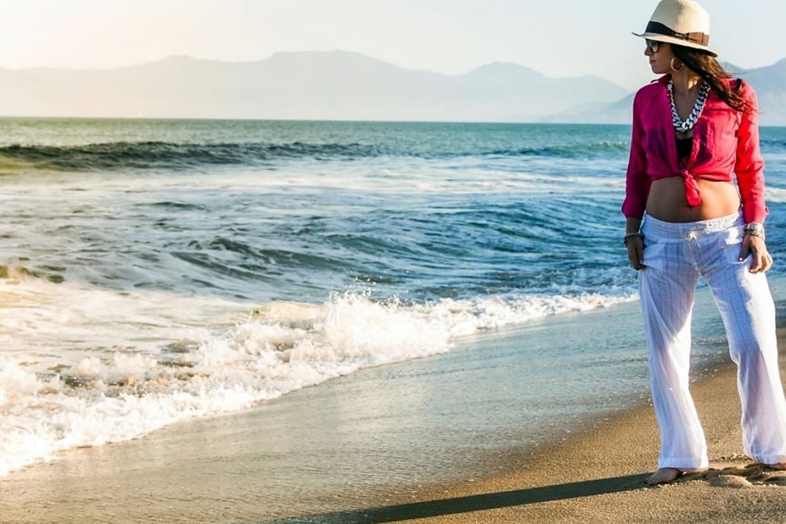 Chica en una playa de Ubatuba