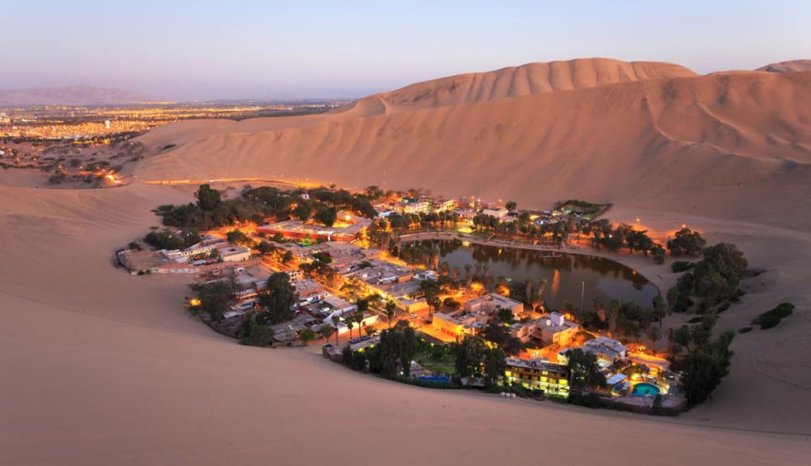 Ruta mochilera para visitar Perú: qué hacer y recomendaciones - Worldpackers - el desierto de Huacachina en Períu