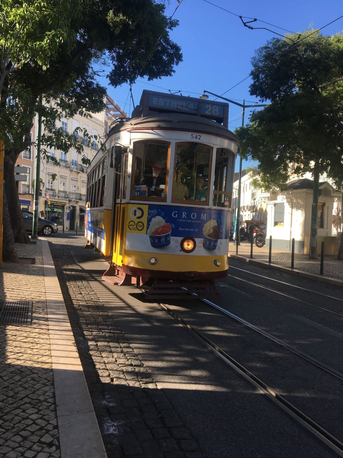 Qué visitar en Lisboa y sus alrededores - Worldpackers - tranvía 28 en lisboa