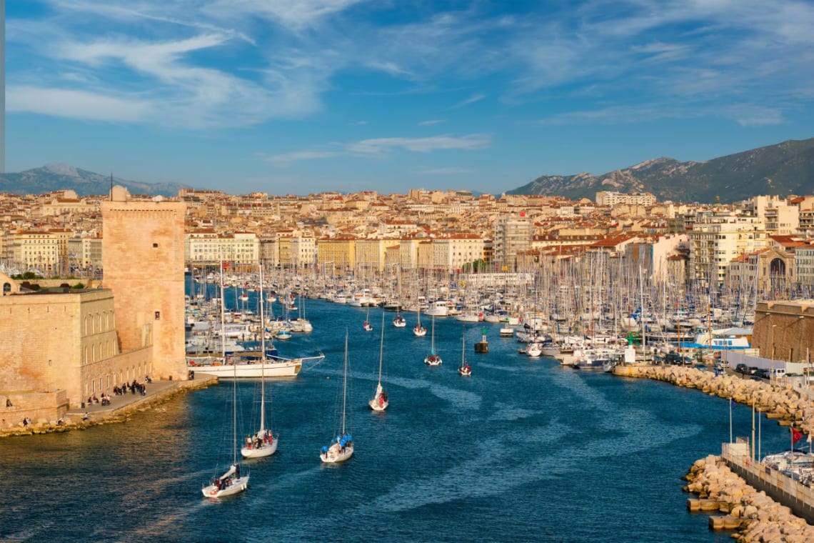 Vivir en Francia: río que cruza ciudad de Marsella con embarcaciones 