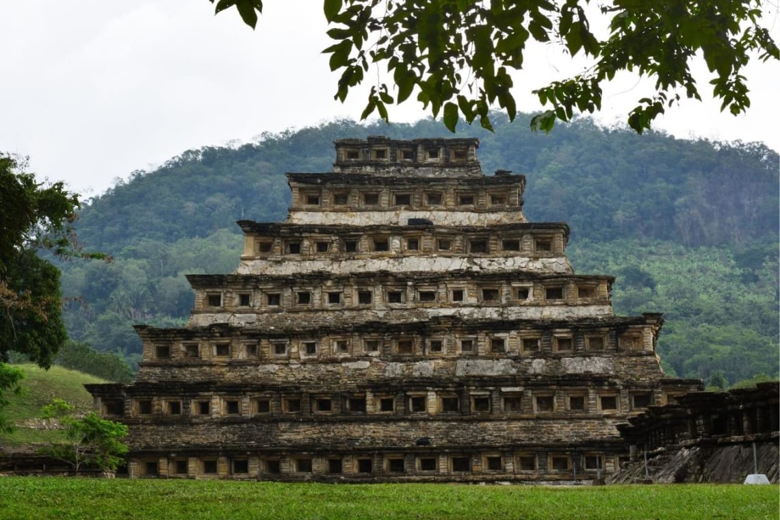 Pirámide de los Nichos en El Tajín, México