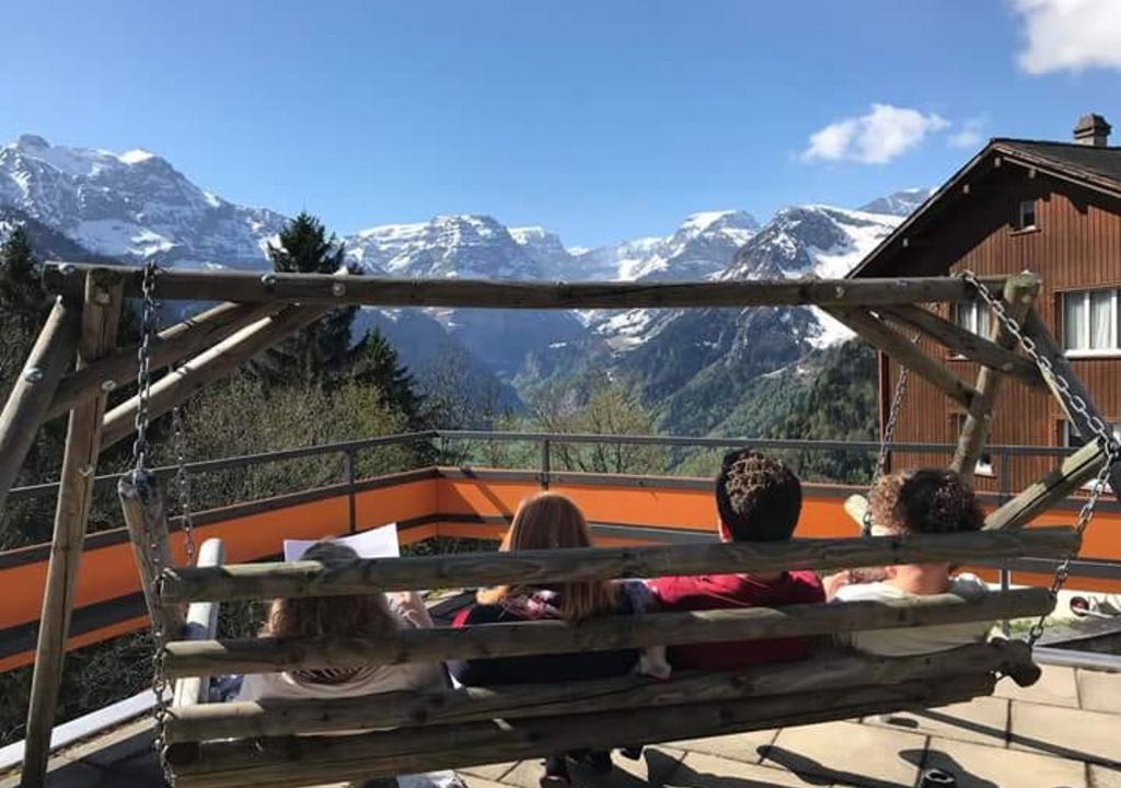 vista para montanhas nevadas na suíça