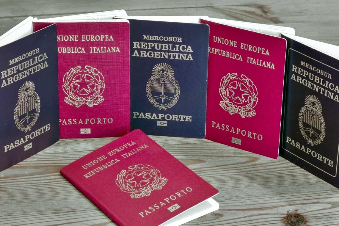 Pasaportes argentinos e italianos