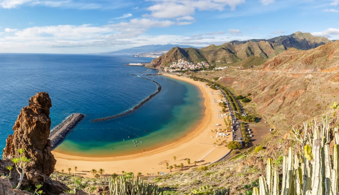 Vista desde lo alto de una playa en Tenerife