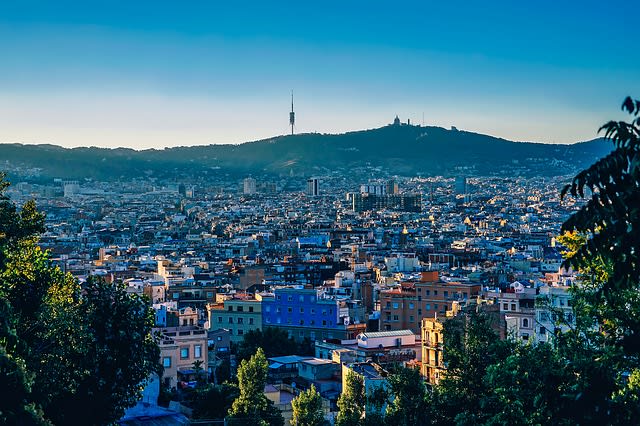Vista panorâmica da cidade de Barcelona, cidade indicada uma uma viagem lgbt