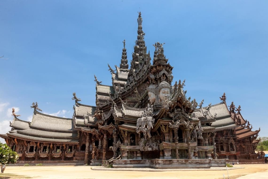Exterior del Santuario de la verdad, imponente construcción en forma de templo-palacio